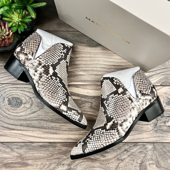 NIB Marc Fisher Yilda Notched Western Leather Ankle Bootie Black Snake Multi 8M - Picture 2 of 12